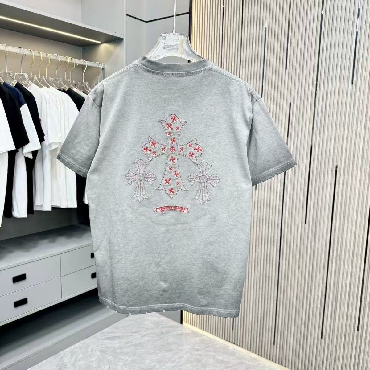 Chrome Hearts T-shirt in Grey/Red: Urban Ember
