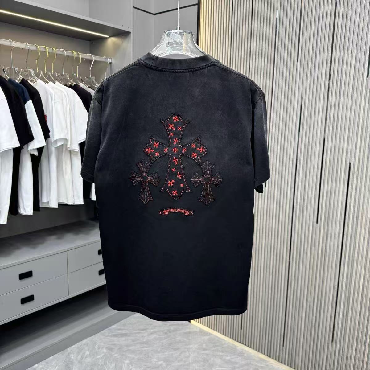Chrome Hearts T-shirt in Black/Red: Gothic Flame