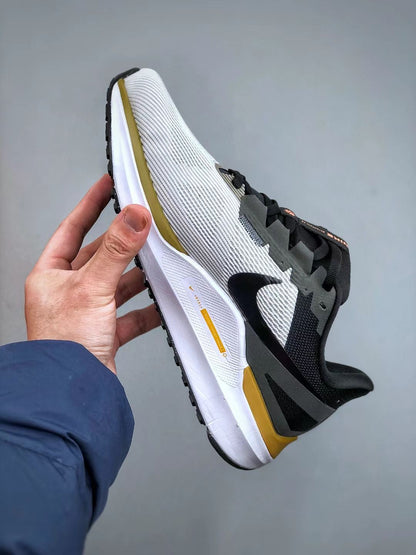 Nike Zoom Sneaker in Grey/Yellow: Industrial Spark