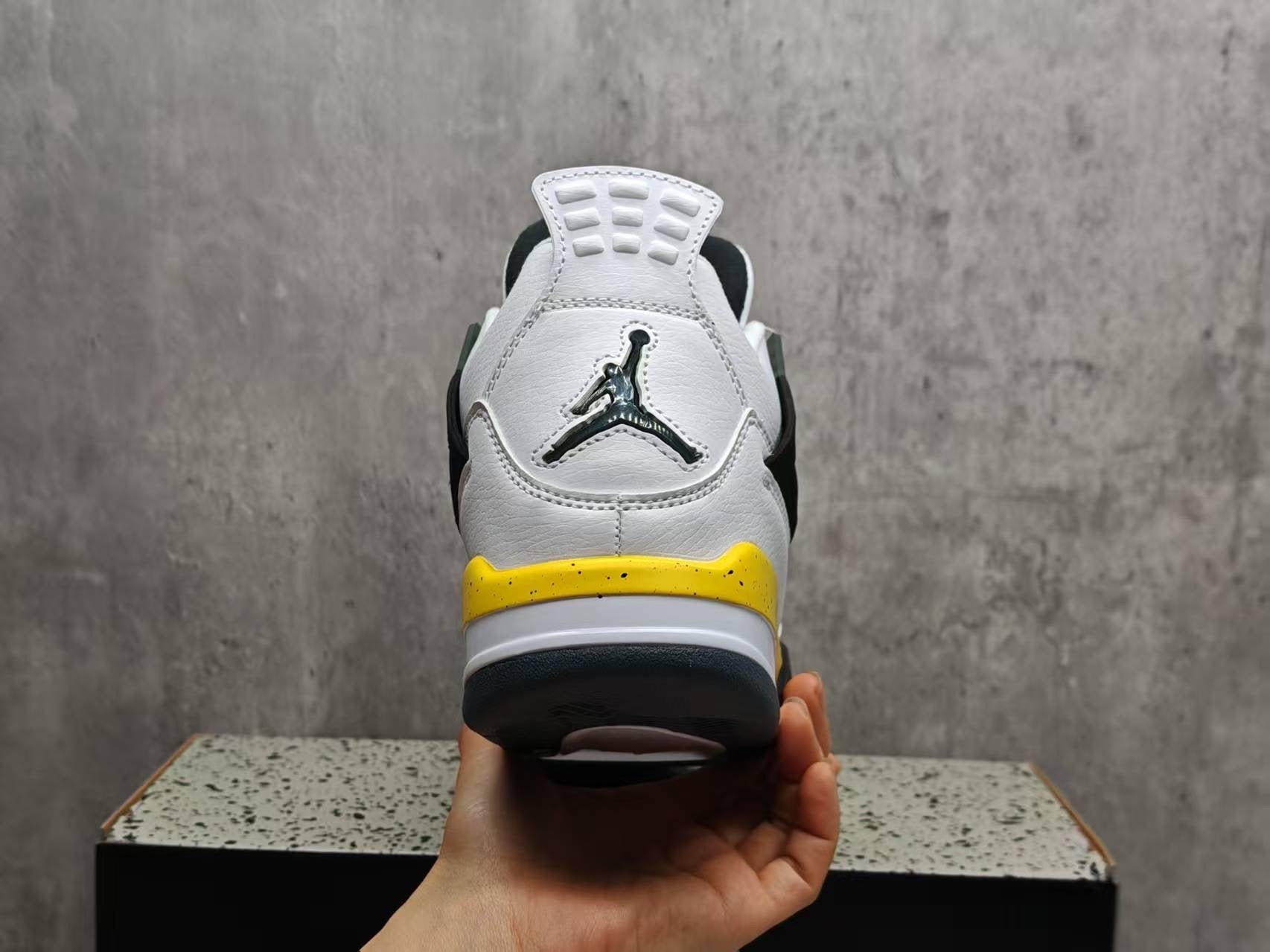 Air Jordan 4 Retro 'Lightning'