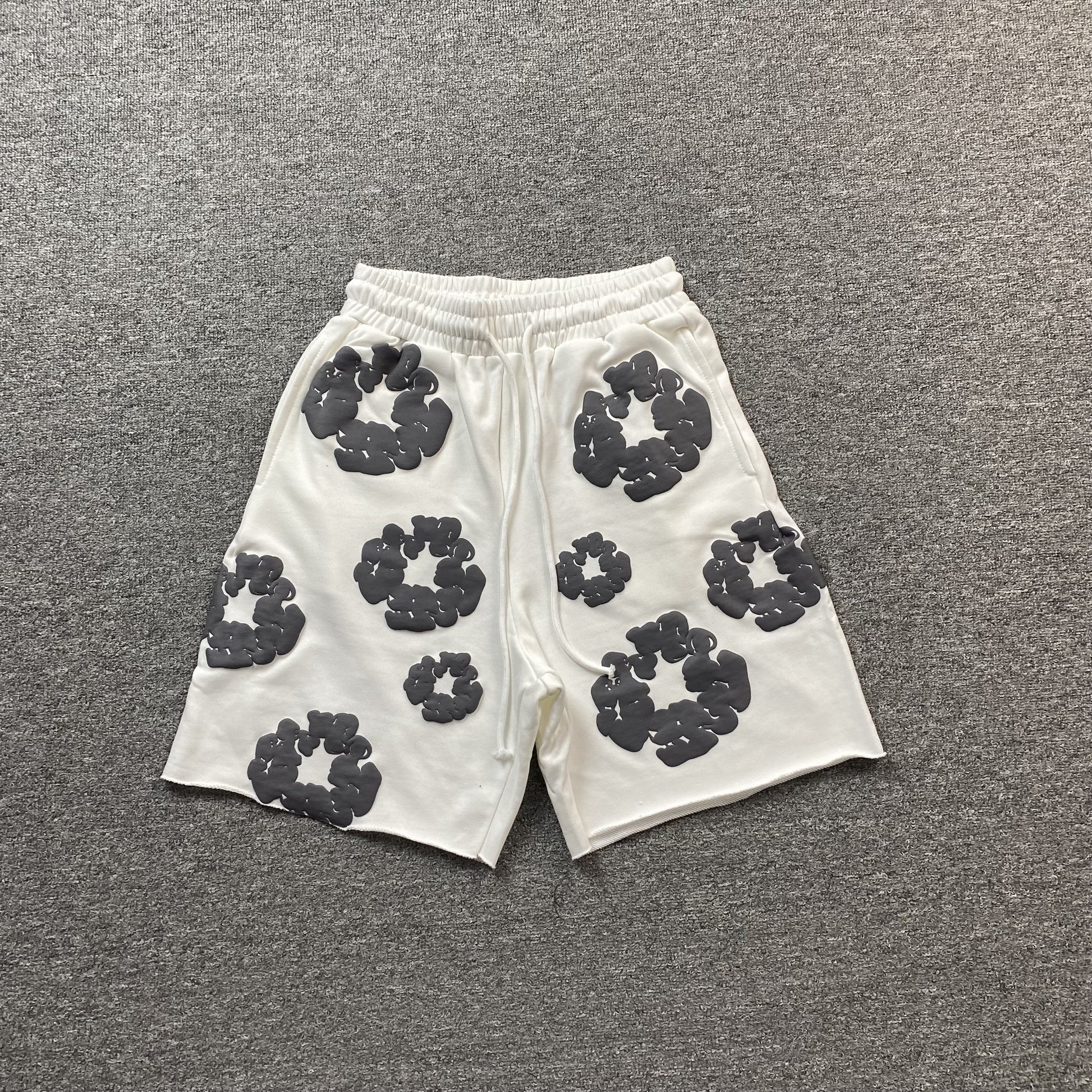 DENIM TEARS COTTON WREATH SHORTS WHITE - Prime Reps